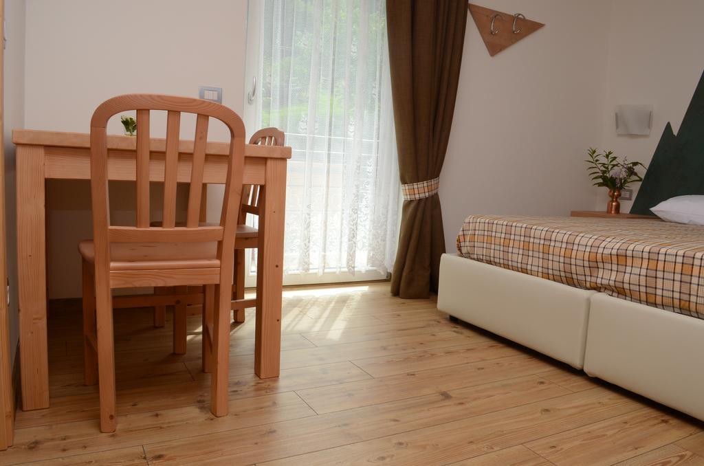 Baita Scaia Bed & Breakfast Cogolo Bagian luar foto
