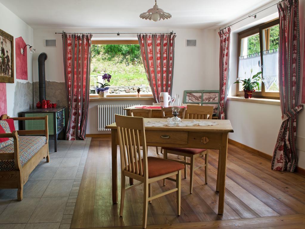Baita Scaia Bed & Breakfast Cogolo Bagian luar foto